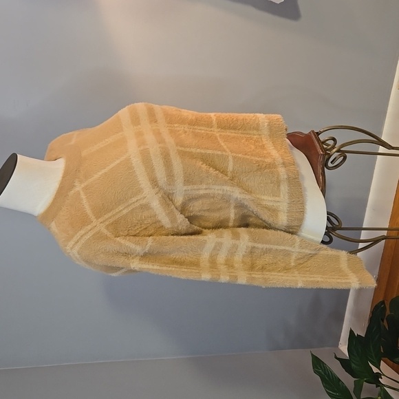 Cyrus Long Sleeve Soft and Stretchy Tan and Cream Crewneck Sweater - Size S - Picture 2 of 10